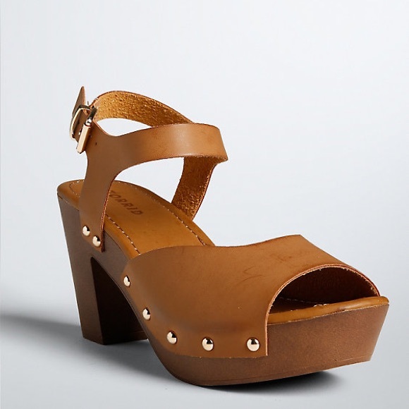 wide width wooden clogs